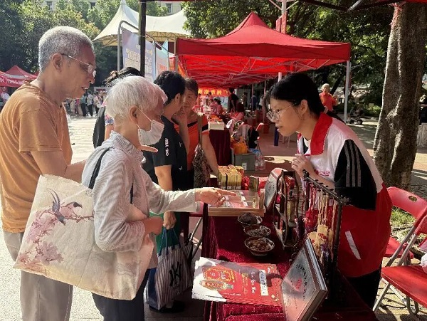 星活力| 星群“三非遺”體驗(yàn)活動進(jìn)社區(qū)